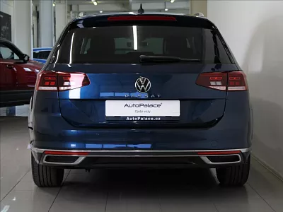 Volkswagen Passat 2,0 TDi DSG Elegance 26tkm.ČR 110 kW automat modrá