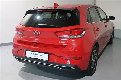 Hyundai i30 1,5 T-GDI Mild Hyb Style 117 kW červená