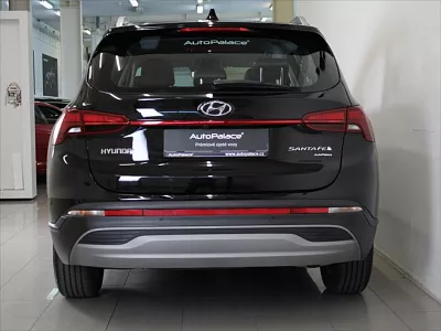 Hyundai Santa Fe 2,2 CRDi 7-míst 24tkm. 2023 142 kW automat černá