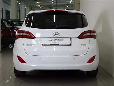 Hyundai i30 1,6 GDi 99kW Weekend 1.majitel 99 kW bílá