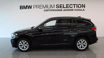 BMW X1 xDrive20i 141 kW automat Black Sapphire Metallic