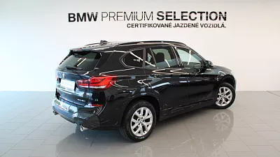 BMW X1 xDrive20i 141 kW automat Black Sapphire Metallic