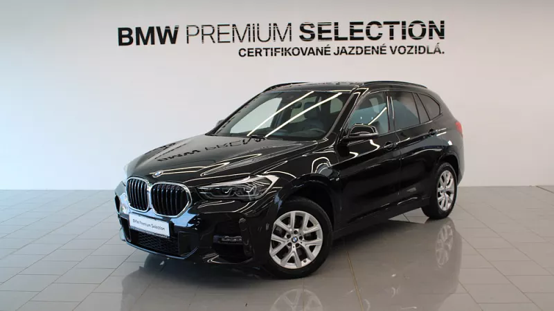 BMW X1 xDrive20i 141 kW automat Black Sapphire Metallic