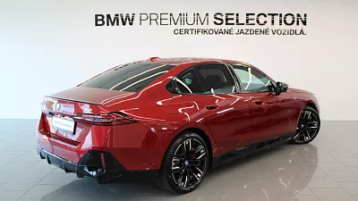 BMW i5 M60 xDrive 442 kW automat Fire Red metallic