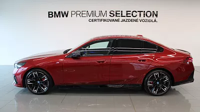 BMW i5 M60 xDrive 442 kW automat Fire Red metallic