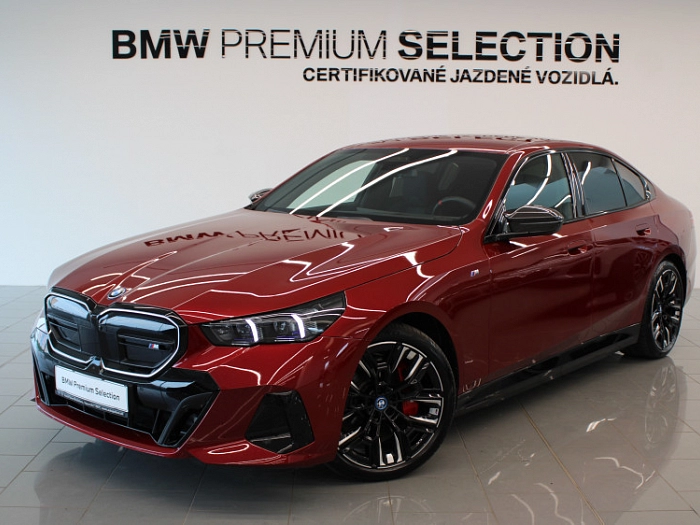 BMW i5 M60 xDrive 442 kW automat Fire Red metallic