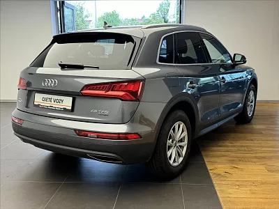 Audi Q5 2,0 45 TFSI quattro, 1.Maj, CZ 180 kW automat šedá