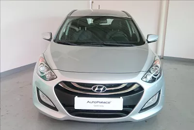 Hyundai i30 1,6 GDI STYLE 99 kW stříbrná metalíza