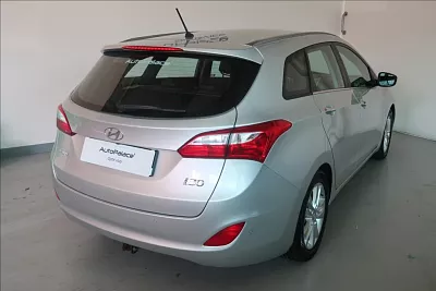 Hyundai i30 1,6 GDI STYLE 99 kW stříbrná metalíza