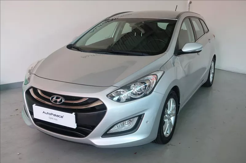 Hyundai i30 1,6 GDI STYLE 99 kW stříbrná metalíza