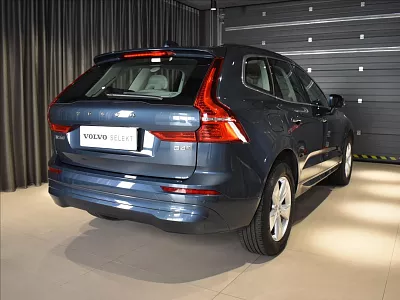 Volvo XC60 2,0 B4 AWD Core BLIS,bezklíč 145 kW automat modrá