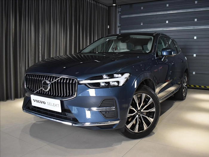 Volvo XC60 2,0 B4 AWD Plus BLIS.Bezklíč 145 kW automat modrá