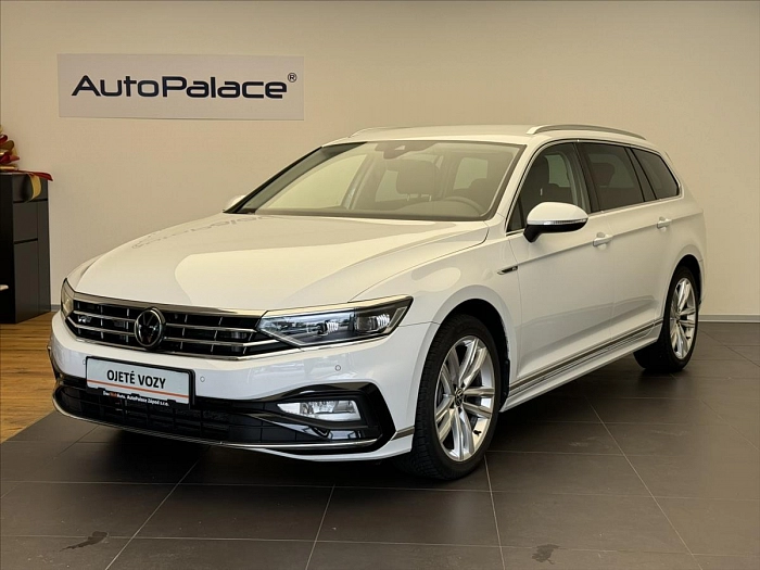 Volkswagen Passat 2,0 TDI 4MOT DSG R-Line 147 kW automat bílá