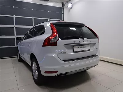 Volvo XC60 2,4 D4 Momentum AWD AUT ČR 140 kW automat bílá