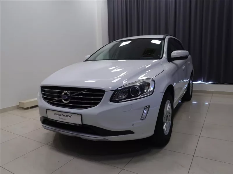 Volvo XC60 2,4 D4 Momentum AWD AUT ČR 140 kW automat bílá