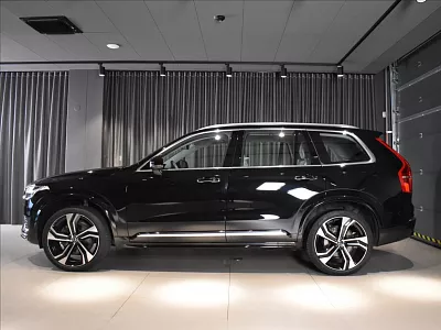 Volvo XC90 2,0 B5 AWD Plus Bright Bezklíč 173 kW automat černá