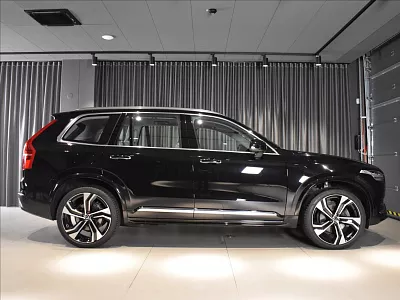 Volvo XC90 2,0 B5 AWD Plus Bright Bezklíč 173 kW automat černá