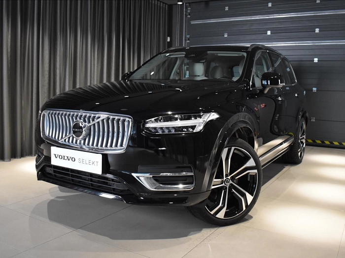 Volvo XC90 2,0 B5 AWD Plus Bright Bezklíč 173 kW automat černá