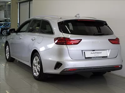 Kia Ceed 1,6 CRDi MHEV 100kW Exc.17tkm 100 kW šedá