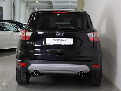 Ford Kuga 2,0 TDCi 4x4 AT Titan. TAŽNÉ 110 kW automat černá