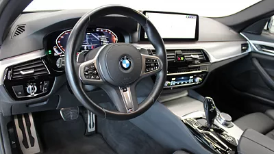 BMW 530d xDrive Touring 210 kW automat Alpine White