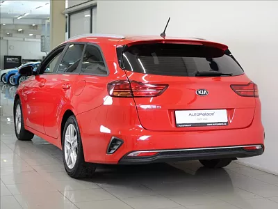 Kia Ceed 1,4 CVVT 73kw Cool 55tkm.ČR 73 kW červená