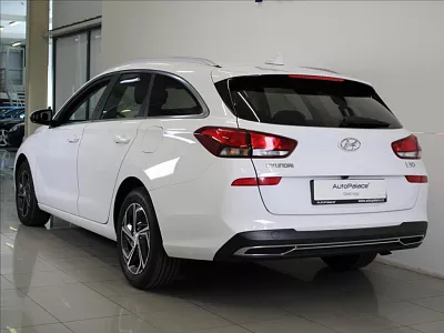 Hyundai i30 1,6 CRDi Smart KAM. 92tkm. 85 kW bílá