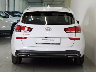 Hyundai i30 1,6 CRDi Smart KAM. 92tkm. 85 kW bílá