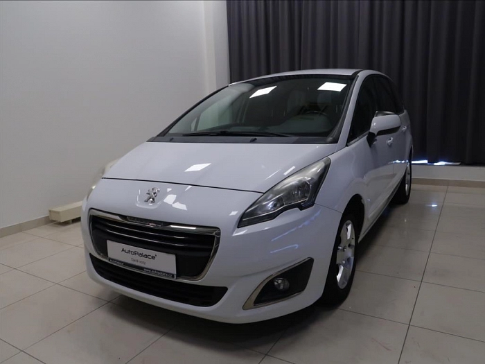 Peugeot 5008 1,6 BlueHDi 120k 88 kW bílá