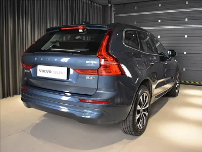 Volvo XC60 2,0 B4 AWD CORE Bezklíč 145 kW automat modrá