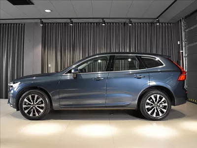 Volvo XC60 2,0 B4 AWD CORE Bezklíč 145 kW automat modrá