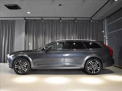 Volvo V90 2,0 D5 AWD PRO tažné,Ventilace 173 kW automat šedá