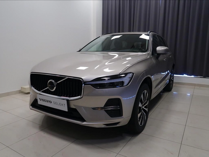 Volvo XC60 2,0 B4 Core AUT 145 kW automat šedá