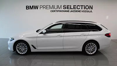 BMW 530d xDrive Touring 210 kW automat Mineral White