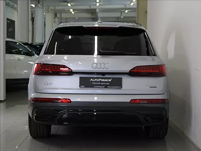 Audi Q7 3,0 50TDi S-Line Vzduch Tažné 210 kW automat šedá