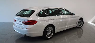 BMW 520d xDrive Touring 140 kW automat Mineral White