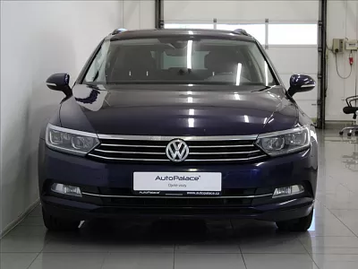 Volkswagen Passat 2,0 TDi DSG Comfortline TAŽNÉ 110 kW automat modrá