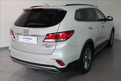 Hyundai Grand Santa Fe 2,2 CRDi Executive 4x4 Auto 147 kW automat béžová metalíza