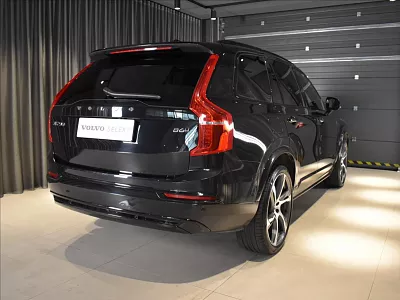 Volvo XC90 2,0 B6 AWD Plus Dark Vzduch 220 kW automat černá