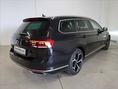 Volkswagen Passat 1,5 TSI EVO ČR DSG Elegance 110 kW automat černá