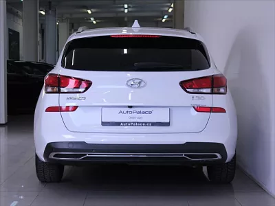 Hyundai i30 1,6 CRDi Smart KAM. 115tkm. 85 kW bílá