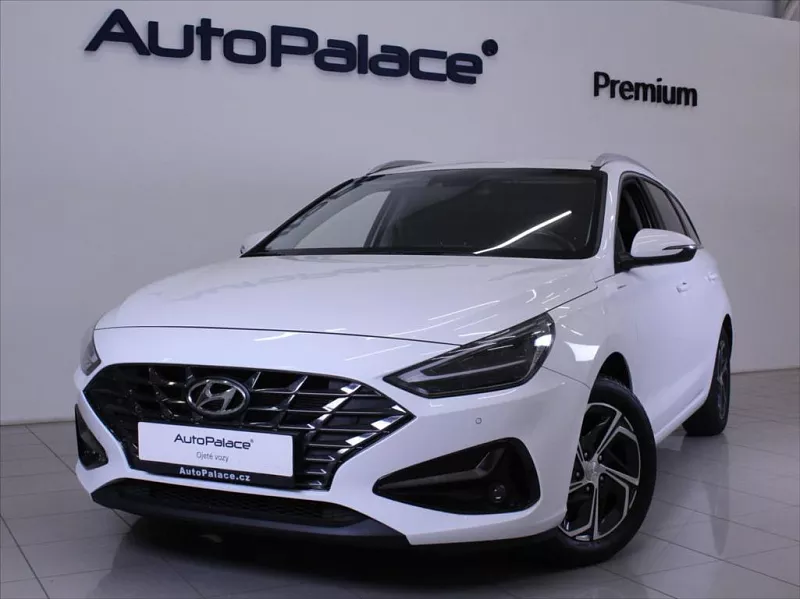 Hyundai i30 1,6 CRDi Smart KAM. 115tkm. 85 kW bílá