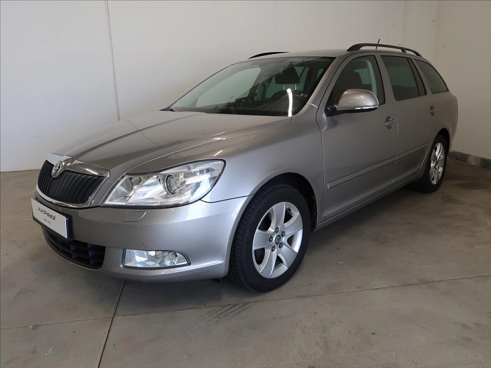 Škoda Octavia 1,8 TSI Elegance 2maj zim.kola 118 kW šedá