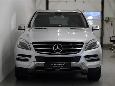 Mercedes-Benz M 3,0 350CDi 4matic PANO. Paměť 190 kW automat šedá