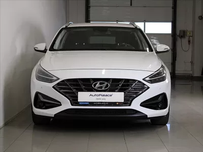 Hyundai i30 1,6 CRDi Smart  AKČNÍ CENA! 85 kW bílá