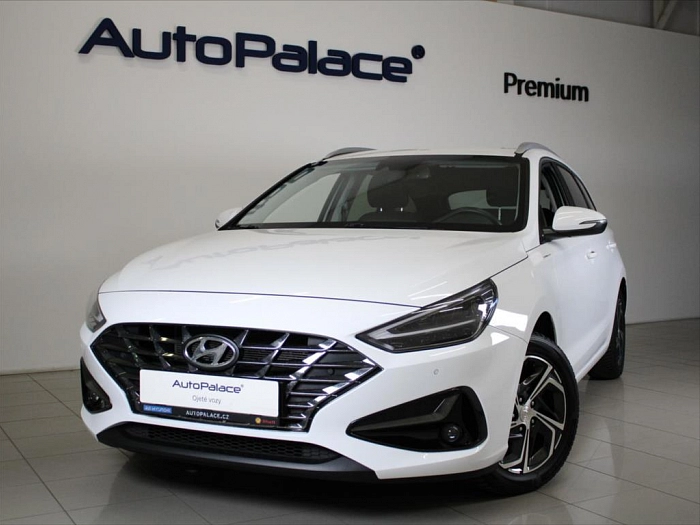 Hyundai i30 1,6 CRDi Smart KAM. 115tkm. 85 kW bílá