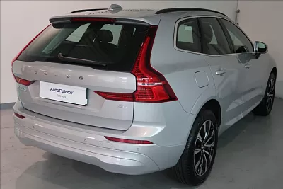 Volvo XC60 2,0 B4 FWD benzin Core Auto 145 kW automat stříbrná metalíza