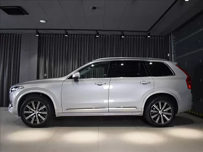 Volvo XC90 2,0 B5 AWD ULT Vzduch,Panorama 173 kW automat šedá