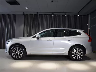 Volvo XC60 2,0 B4 AWD Plus Dark bezklíč 145 kW automat šedá