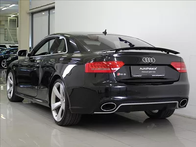 Audi RS 5 4,2 V8 331kW B&O 1.majitel DPH 331 kW automat černá